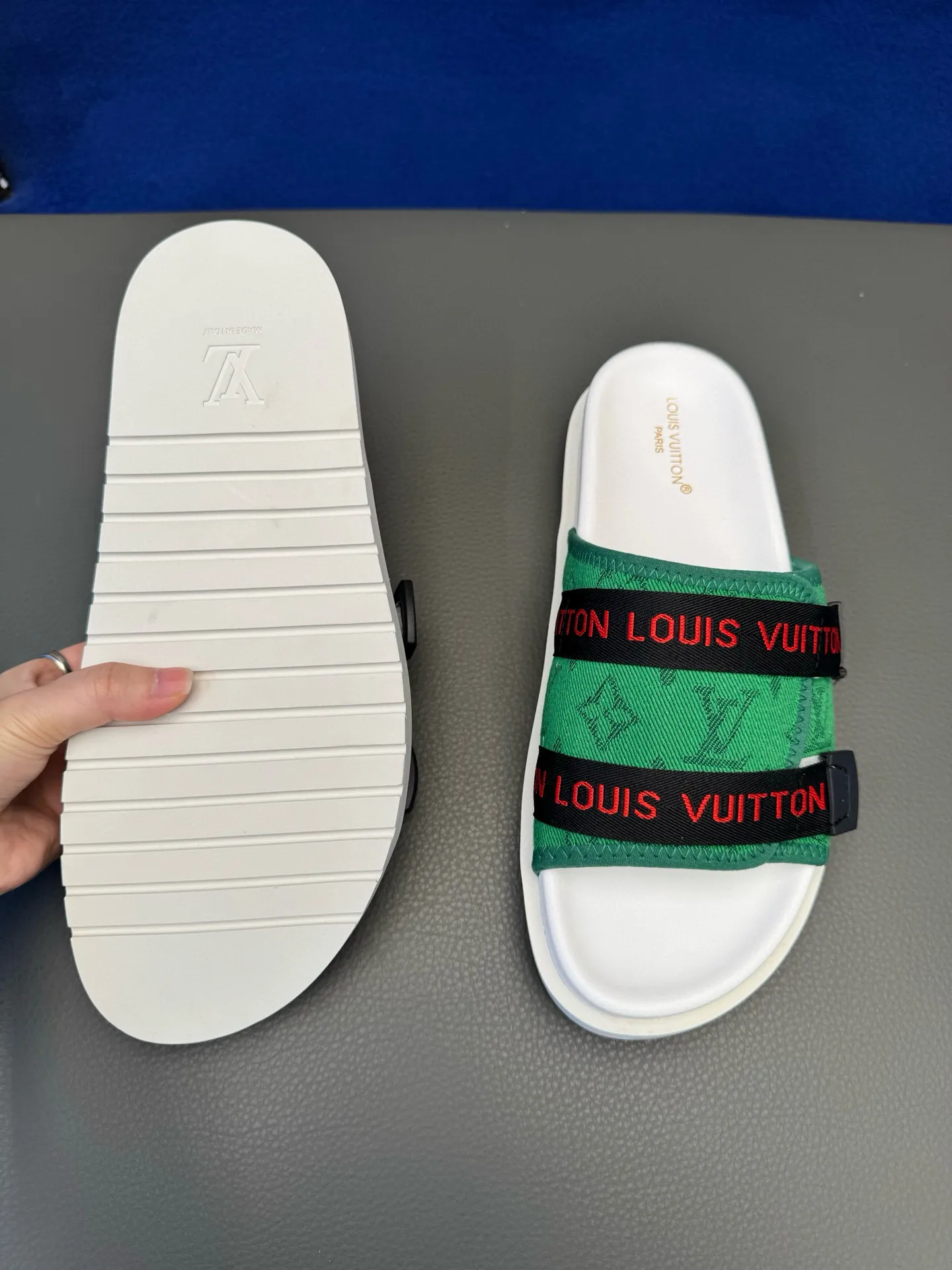 [L Home] P: 340💰Size: 38-45 Top purchasing lv men's summer slippers, classic presbyopia with soft real leather lining, unique color splicing effect, distinctive personality, fashionable and trendy essential style, light and comfortable. Lightweight and tough rubber insole, micro ridged foam outsole, super comfortable!